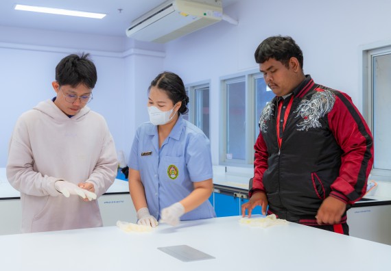 ภาพกิจกรรม  คณะวิทยาศาสตร์และเทคโนโลยี มหาวิทยาลัยราชภัฏกำแพงเพชร จัดกิจกรรมค่ายวิทยาศาสตร์สร้างสรรค์ ปั้นฝันเยาวชน ปีการศึกษา 2568