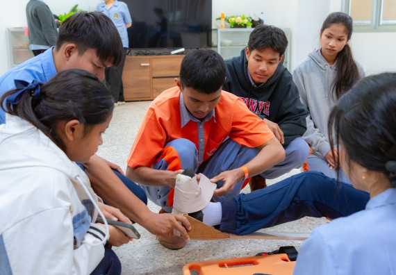 ภาพกิจกรรม  คณะวิทยาศาสตร์และเทคโนโลยี มหาวิทยาลัยราชภัฏกำแพงเพชร จัดกิจกรรมค่ายวิทยาศาสตร์สร้างสรรค์ ปั้นฝันเยาวชน ปีการศึกษา 2568