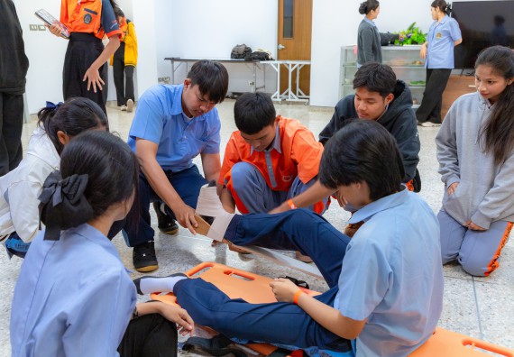 ภาพกิจกรรม  คณะวิทยาศาสตร์และเทคโนโลยี มหาวิทยาลัยราชภัฏกำแพงเพชร จัดกิจกรรมค่ายวิทยาศาสตร์สร้างสรรค์ ปั้นฝันเยาวชน ปีการศึกษา 2568