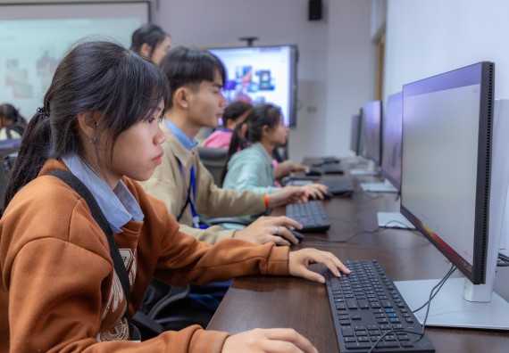 ภาพกิจกรรม  คณะวิทยาศาสตร์และเทคโนโลยี มหาวิทยาลัยราชภัฏกำแพงเพชร จัดกิจกรรมค่ายวิทยาศาสตร์สร้างสรรค์ ปั้นฝันเยาวชน ปีการศึกษา 2568